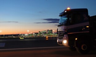 London Gatwick's main runway resurfacing works, VINCI Airports.jpg