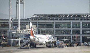 JetSmart aircraft at Santiago airport's international terminal, VINCI Airports.jpg