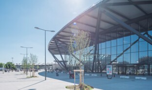 Terminal1_Esplanade.jpg