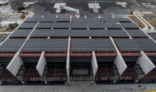 Reynosa fachada y paneles solares.JPG