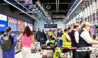 Airport passengers_3.jpg