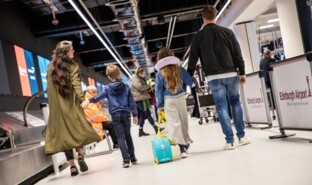 Airport passengers_2.jpg