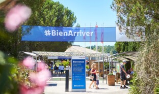 Passengers at rest stop_1.jpg