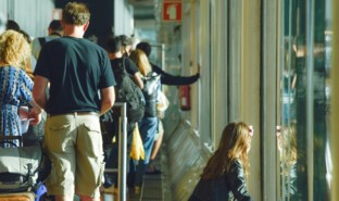 Airport passenger_4.jpg