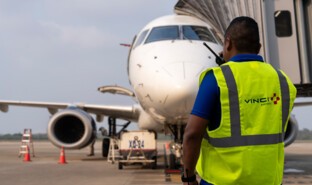 VINCI Airports jacket_1.jpg