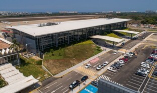 Acapulco Airport_1.jpg