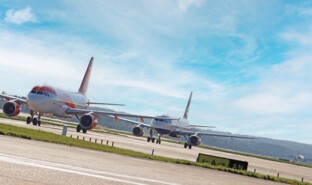 easyJet & BA plane on taxiway.jpg