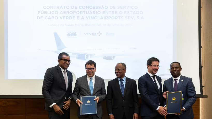 Cape Verde and VINCI Airports sign a concession contract for seven airports across the country