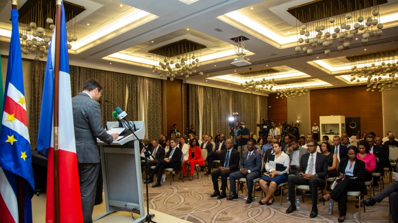 Cape Verde and VINCI Airports sign a concession contract for seven airports across the country