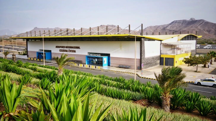 Cape Verde and VINCI Airports sign a concession contract for seven airports across the country