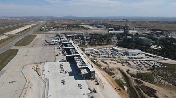 Les travaux à l'aéroport de Belgrade progressent avec la modernisation en cours du terminal et des routes d'accès