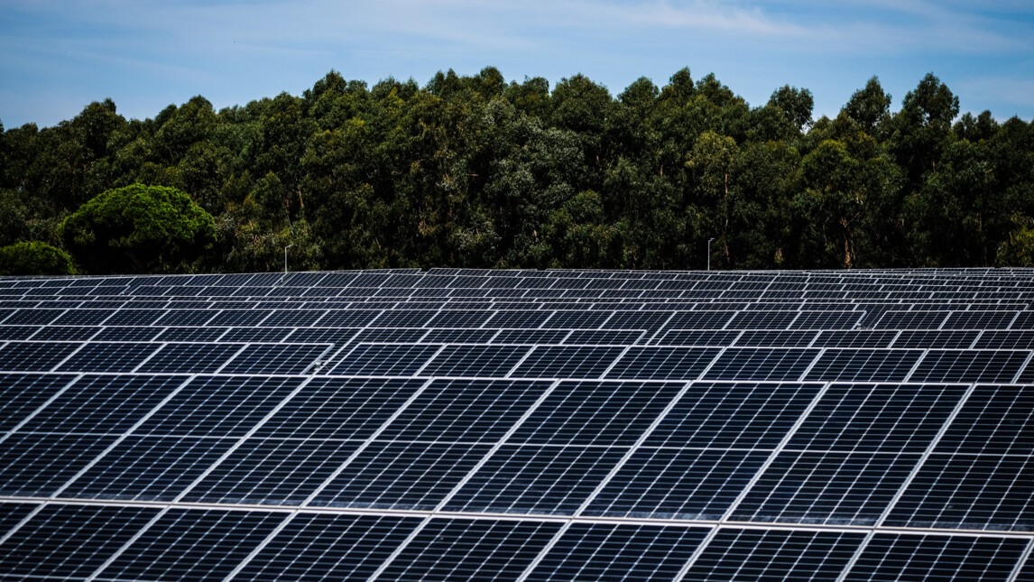 Faro Airport's solar plant.jpg