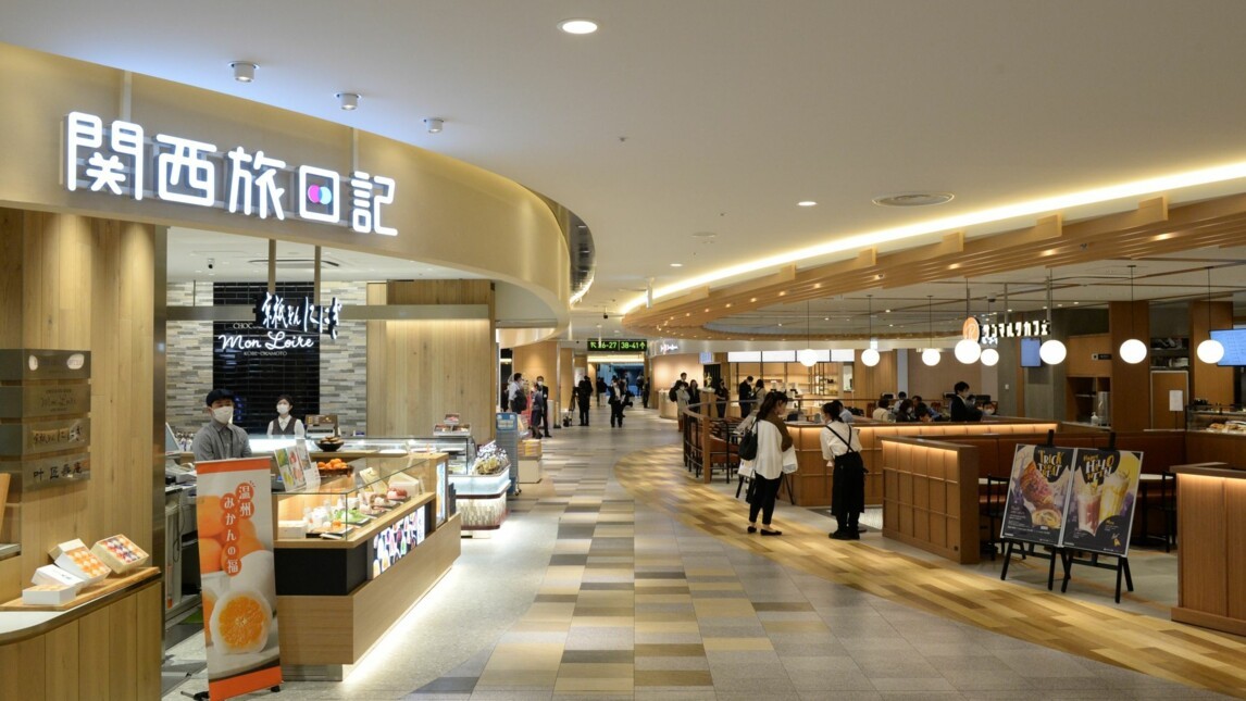 Zone commerciale après le contrôle de sécurité