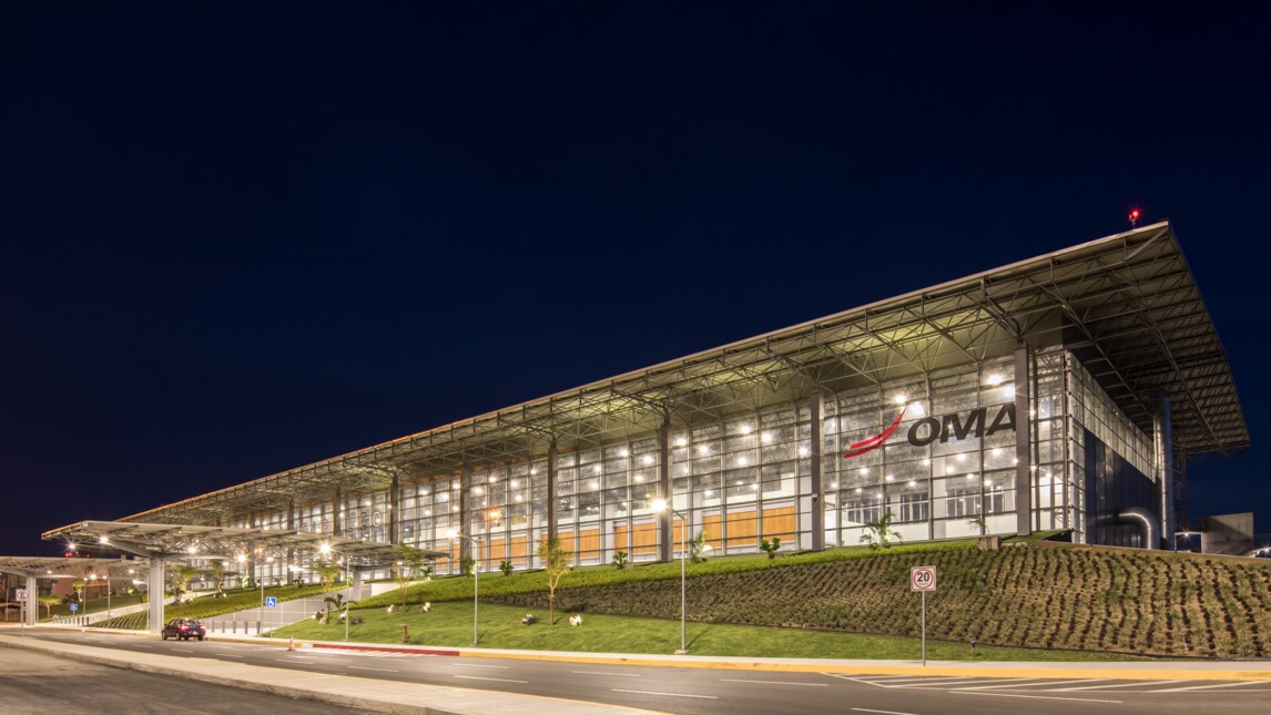 Acapulco Airport.jpg