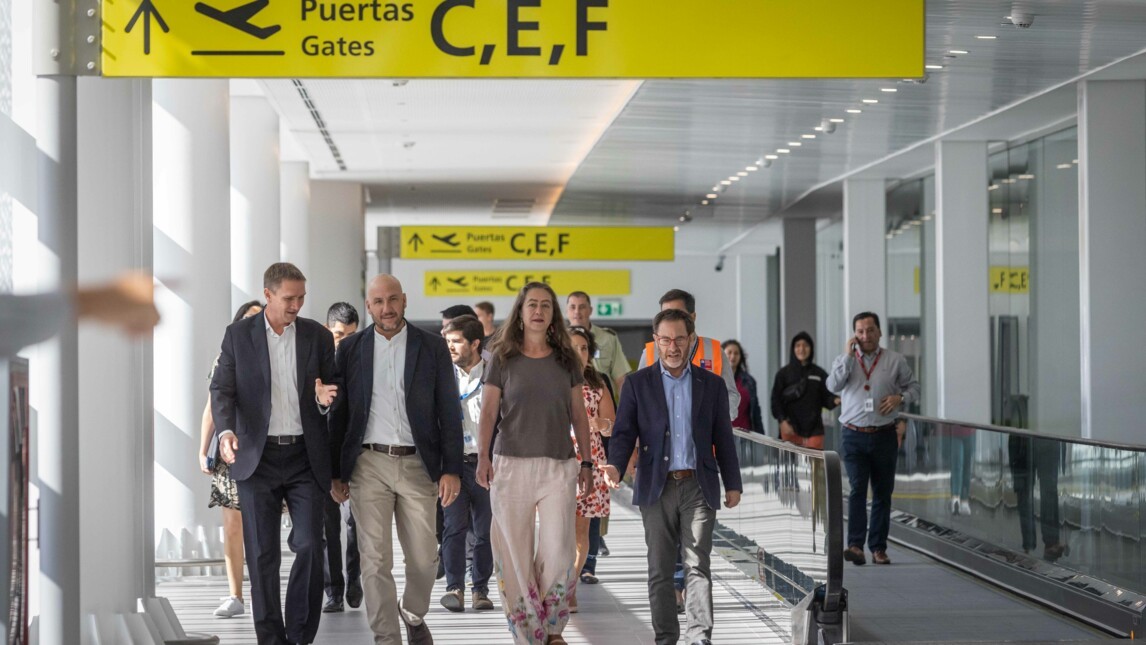 Juan Carlos Garcia, Veronika Kunze and François-Régis Le Miere visiting the new international terminal of Santiago airport, VINCI Airports.jpg