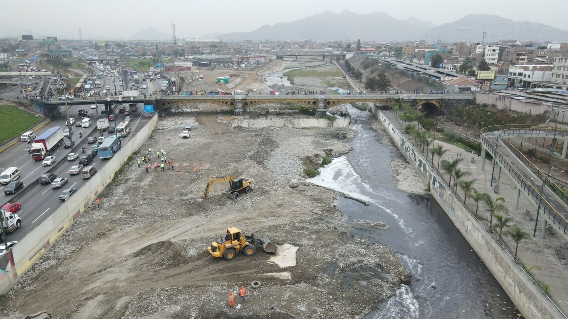 VINCI Highways - Lima Expresa and the municipality of Lima - Maintenance work - Rímac riverbed