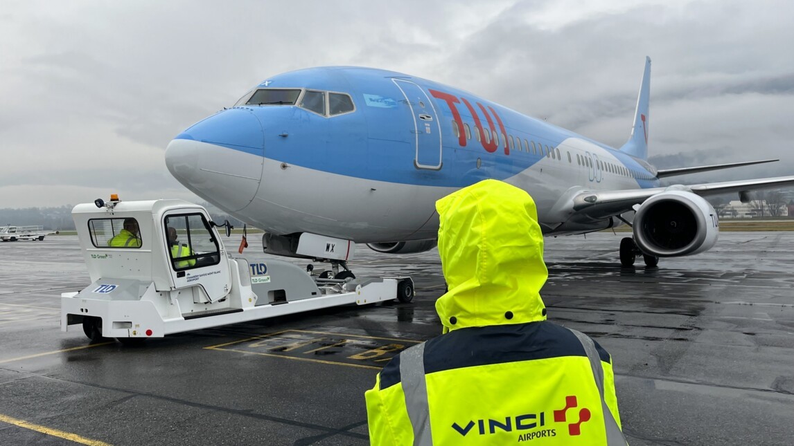 Aéroport Chambéry Savoie Mont Blanc_collaborateur VINCI Airports.JPG