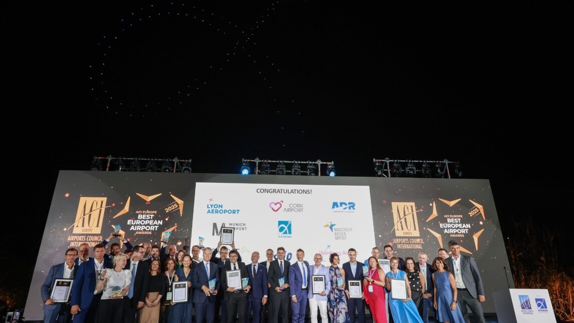 BEST AIRPORT AWARDS WINNERS 2025 - GROUP PICTURE.jpeg