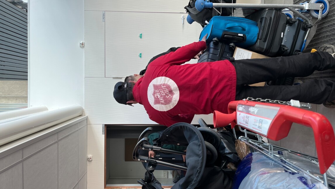 REMISE OBJETS ABANDONNES A L'ARMEE DU SALUT A L'AEROPORT LYON-SAINT EXUPERY
