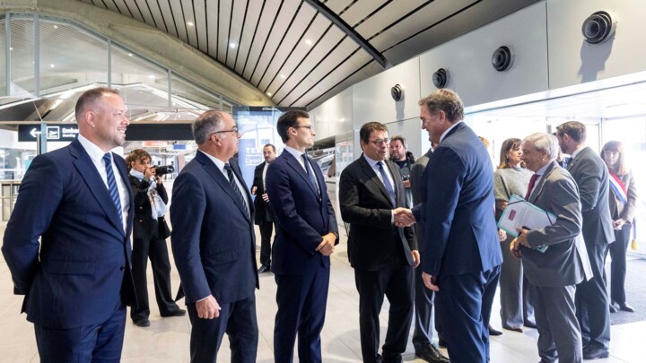 Pose de première pierre du Terminal 2