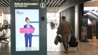 « Bonjour je suis Lisa » : à l’aéroport de Lyon c’est un avatar qui répond à vos questions