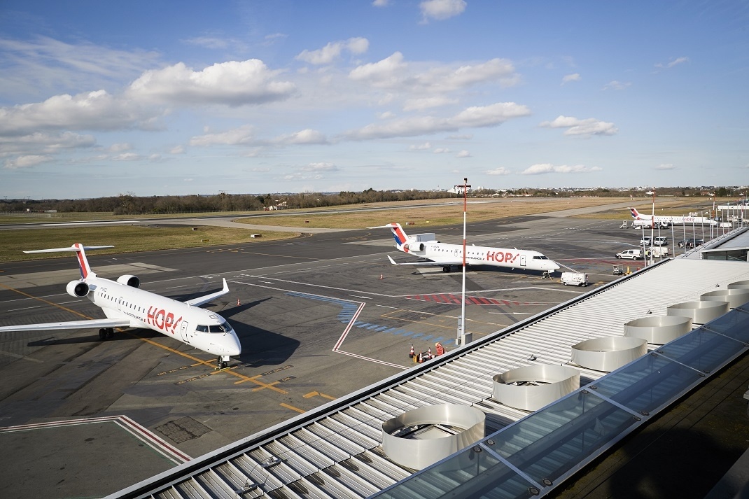 avions_sur_piste_aeroport_nantes-atlantique_france.jpg