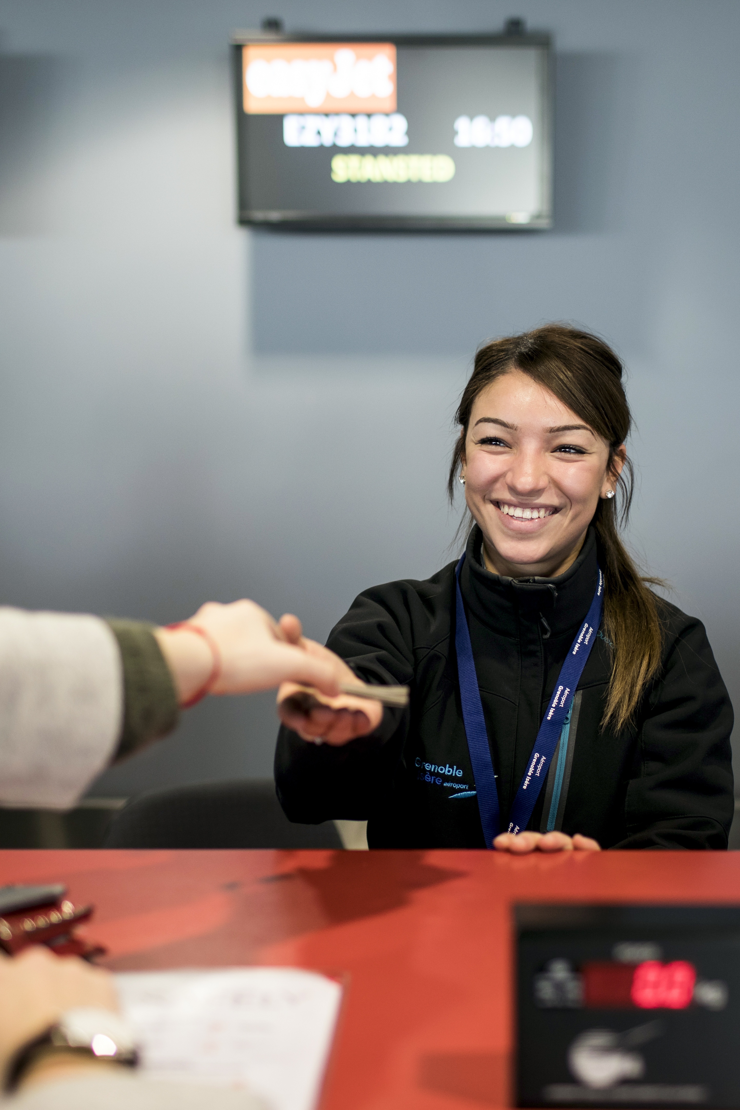 Agent d'escale, Aéroport Grenoble-Isère, France.JPG