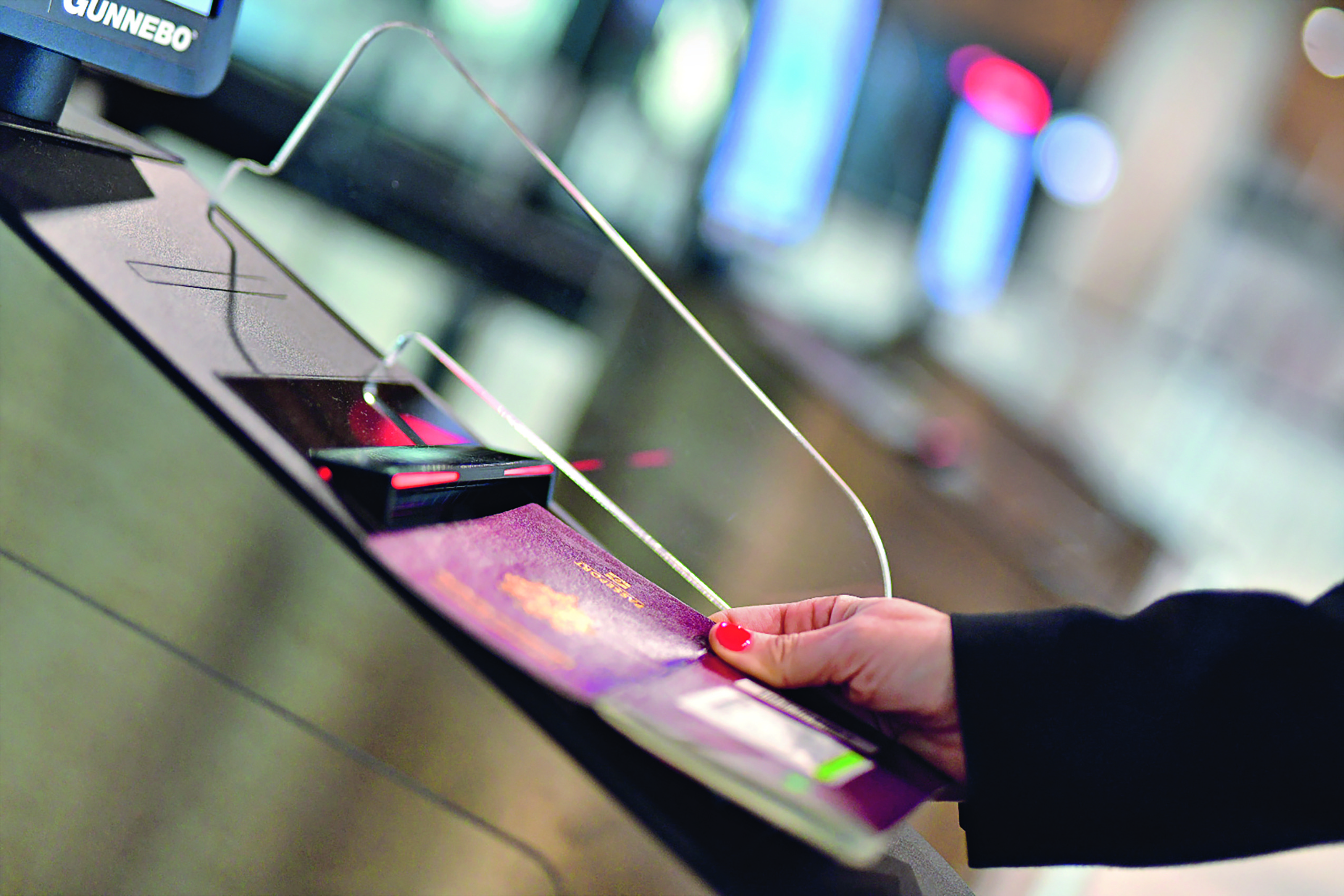 Contrôle de passeport, système biomètrique