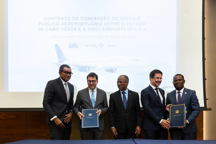 Cape Verde and VINCI Airports sign a concession contract for seven airports across the country