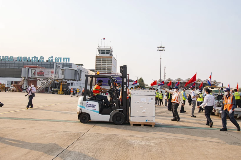 L'aéroport de Phnom Penh célèbre l'arrivée des premiers vaccins Covid-19 au Cambodge