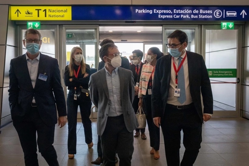 Présentation aux autorités chiliennes du nouveau terminal international ultramoderne de Santiago.jpeg
