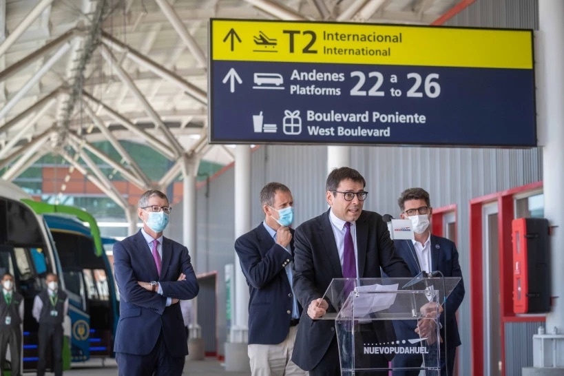 Présentation aux autorités chiliennes du nouveau terminal international ultramoderne de Santiago.jpeg