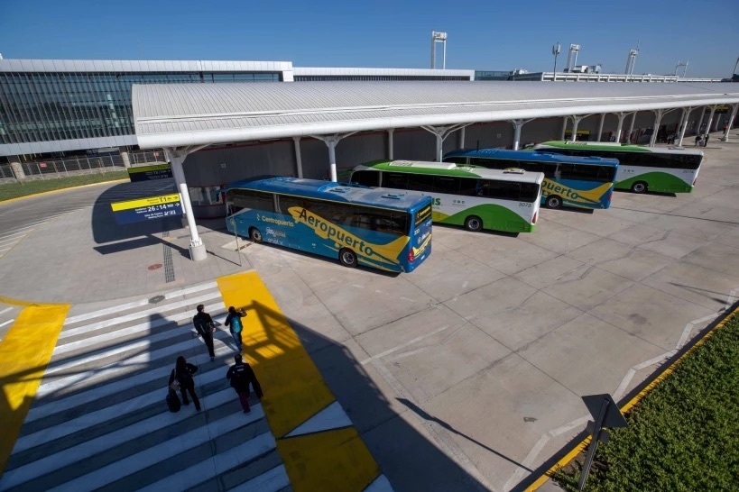 Présentation aux autorités chiliennes du nouveau terminal international ultramoderne de Santiago.jpeg