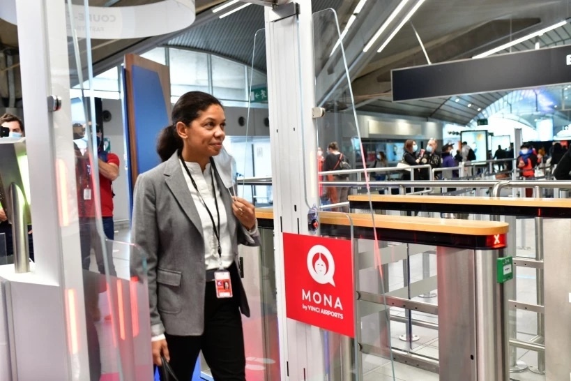 VINCI Airports lance Mona, le premier compagnon de voyage basé sur la reconnaissance faciale, à l’aéroport de Lyon-Saint Exupéry