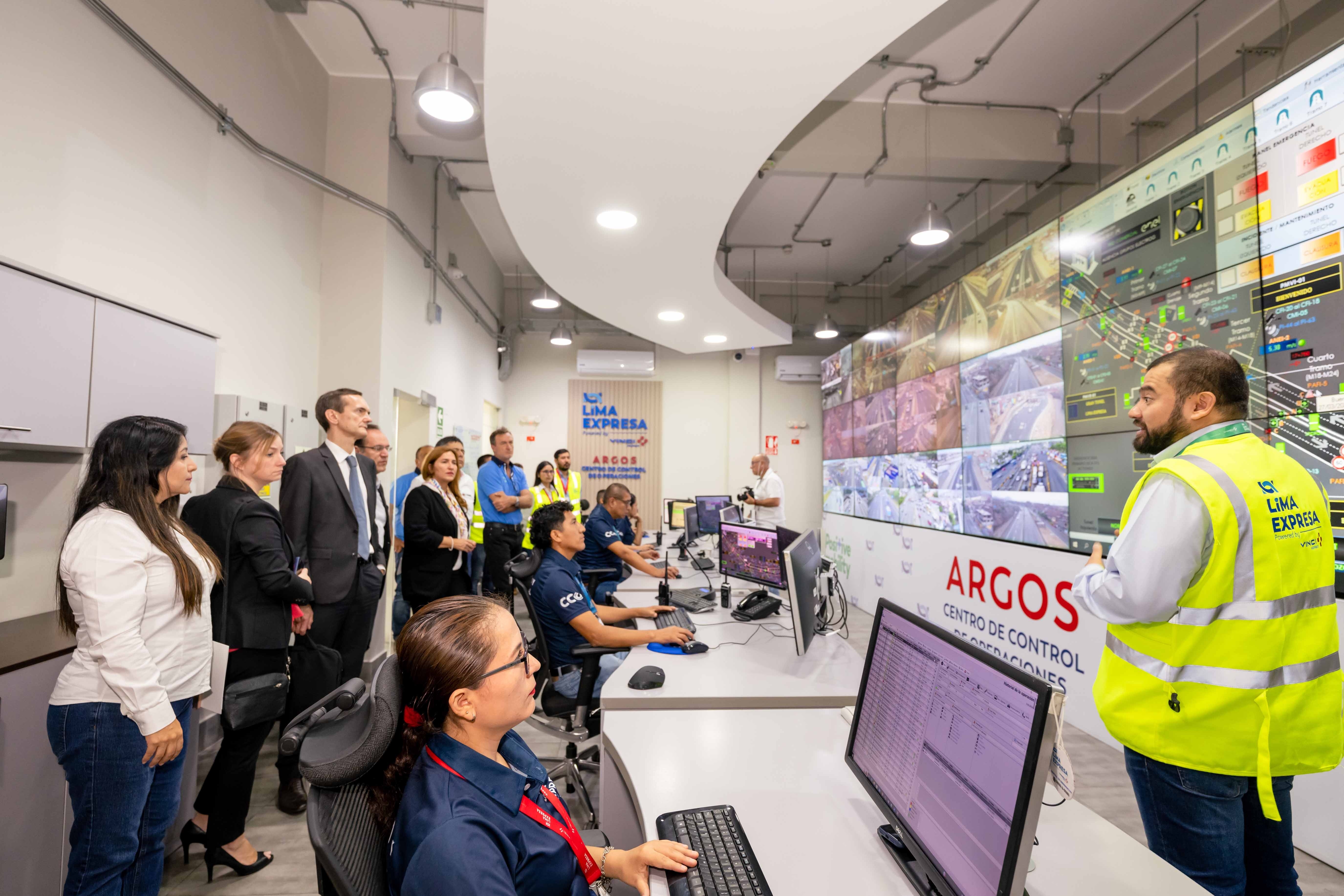 Authorities visit to CCO LIMA EXPRESA VINCI Highways.jpg.jpg