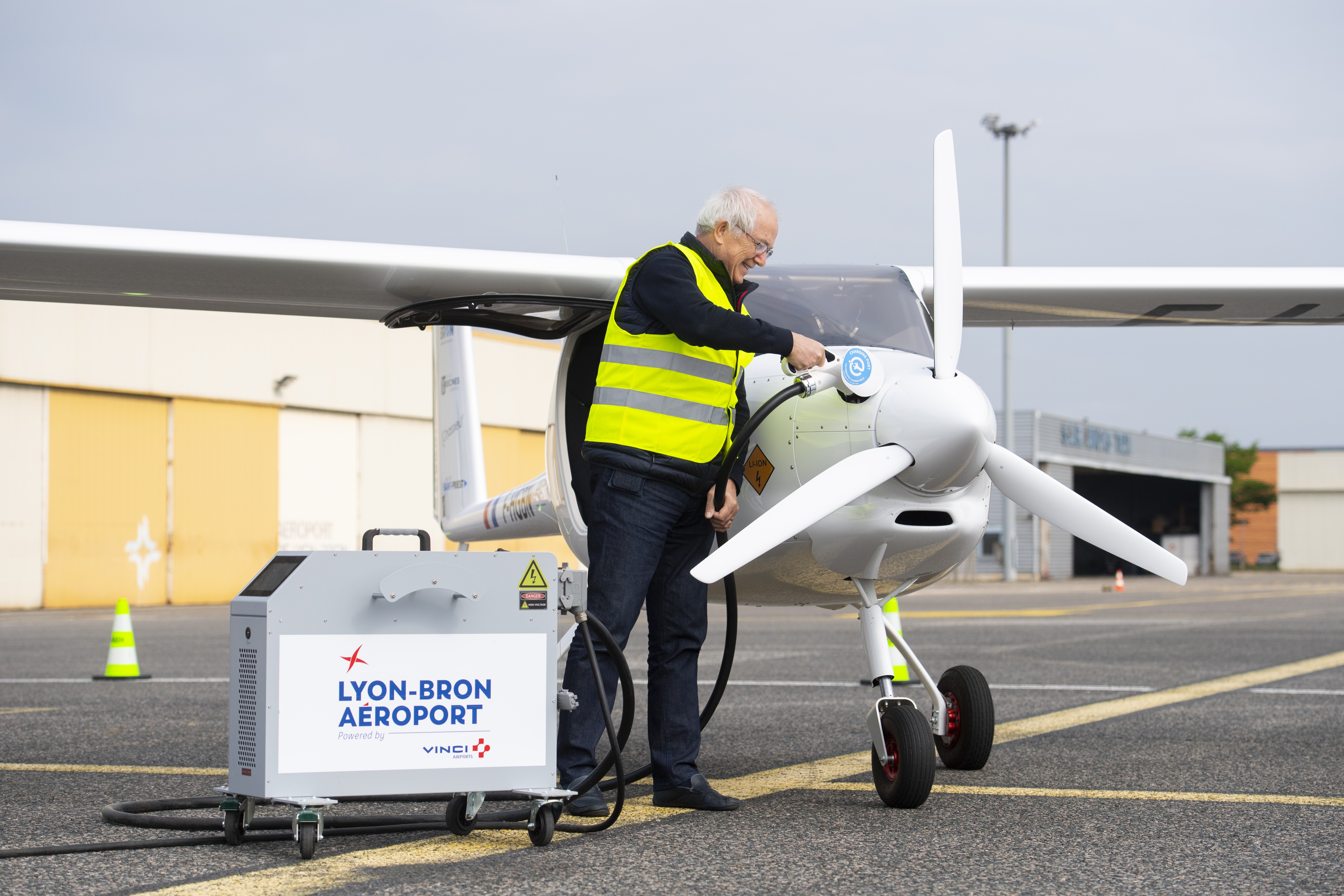 Avion 100% électrique -Aéroport Lyon-Bron.png