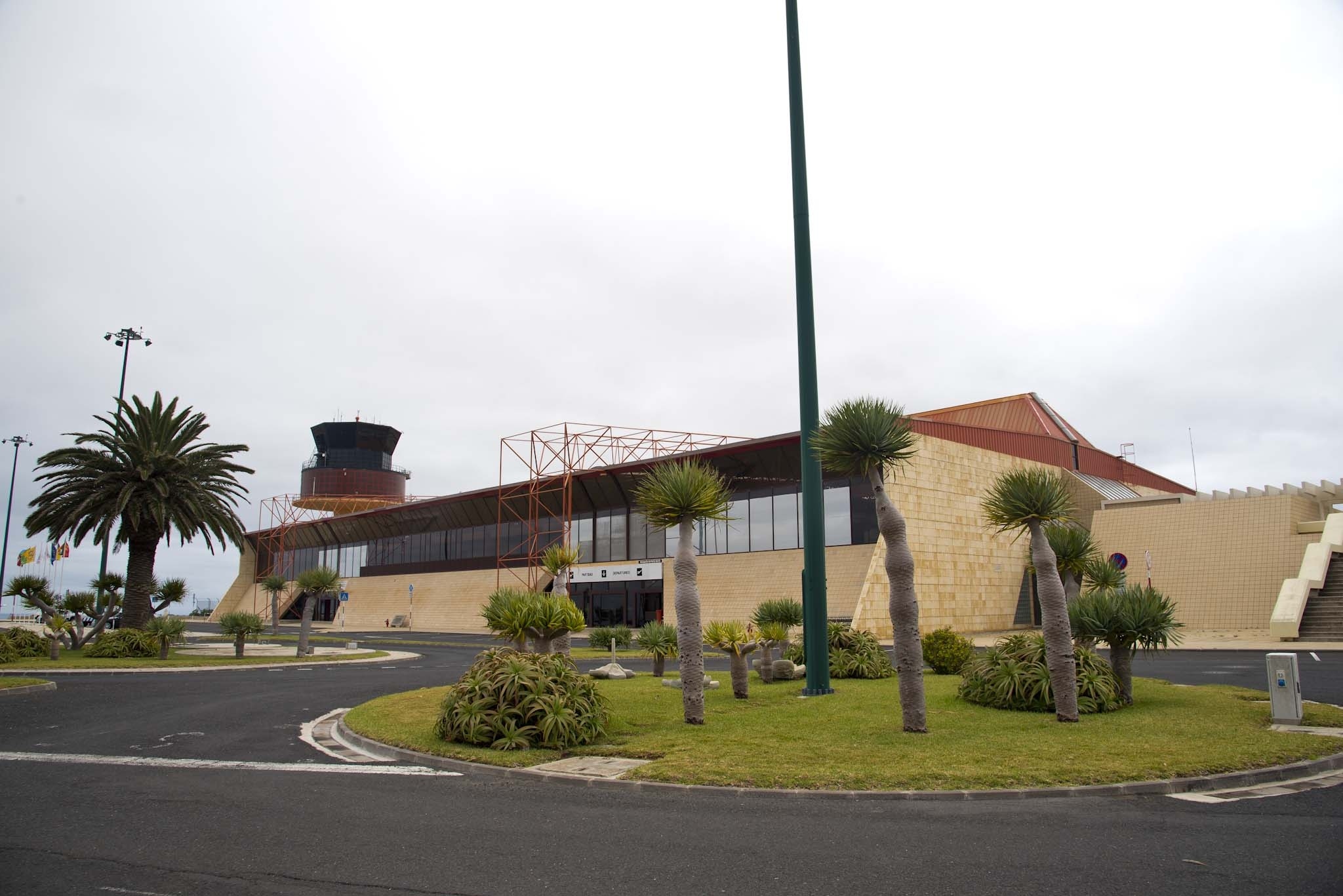 Porto Santo Airport current Terminal.jpg