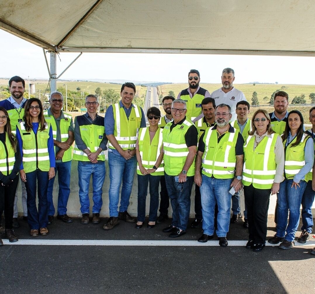 VINCI Highways- Entrevias-Brazil-Secretary of State and members of Artesp visit SP-333 duplication work.jpg