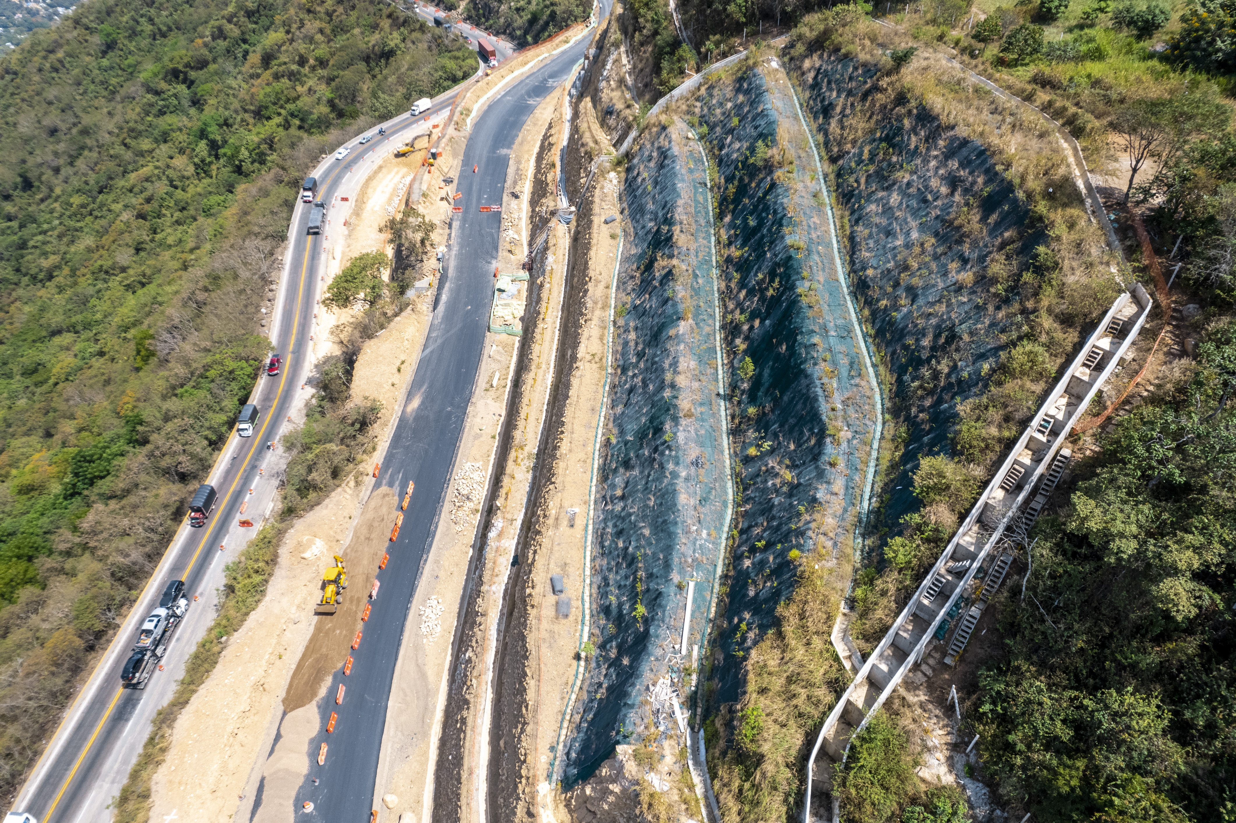 PR  47 Canecas Puente vehicular  y taludes-DJI_0109.jpg