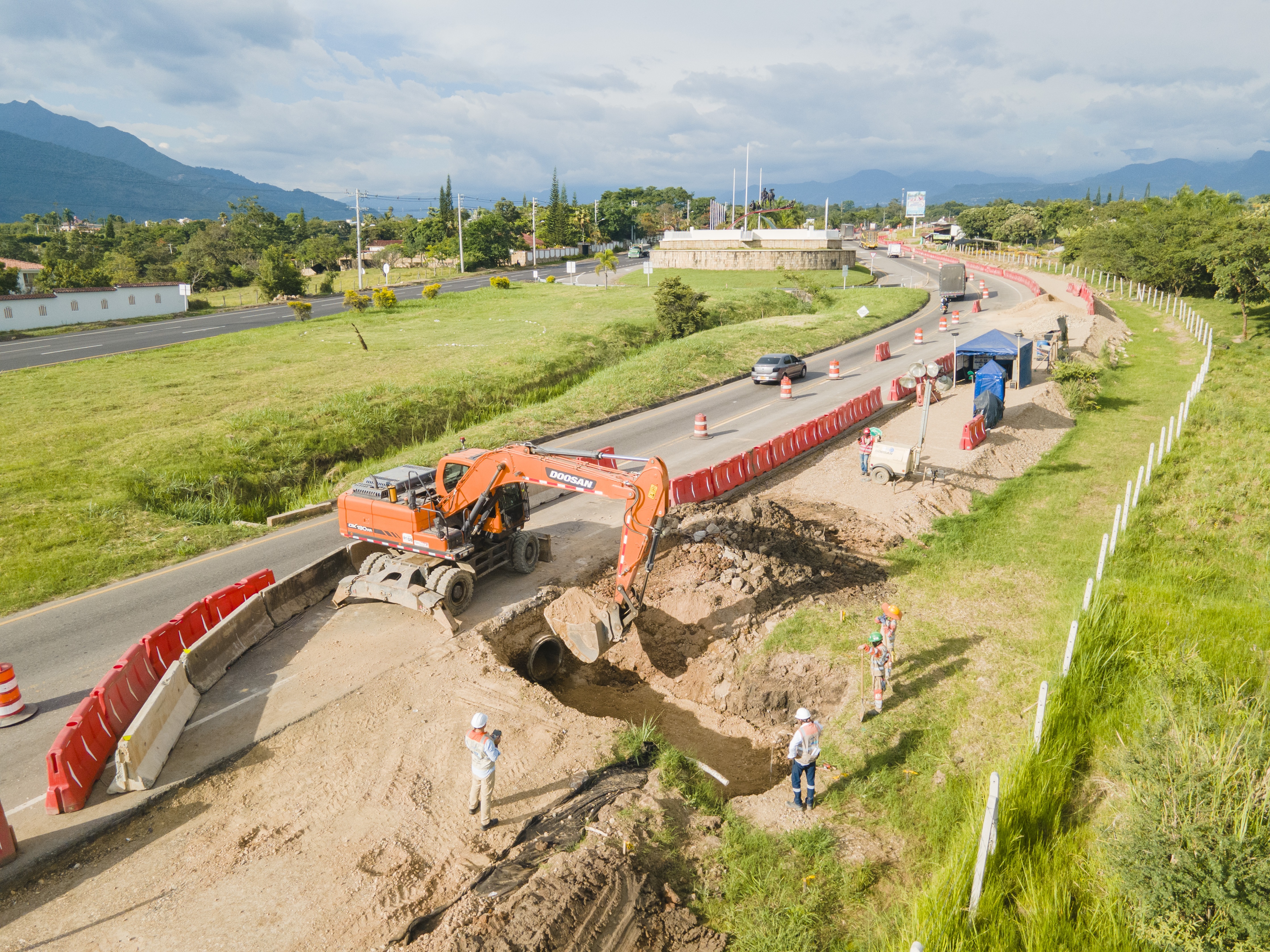 Obras cercanas a peaje ChinautaDJI_0117.jpg