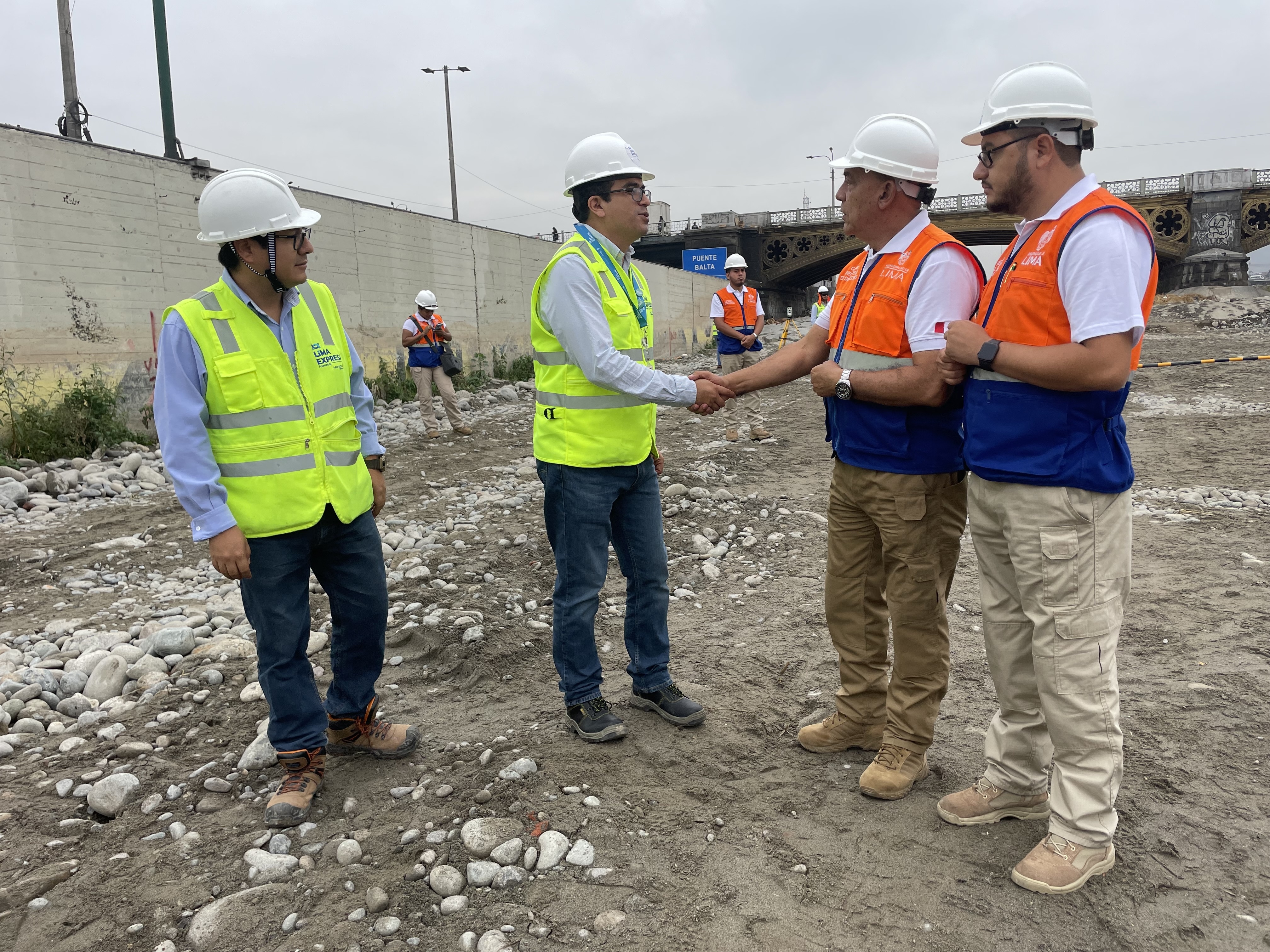 VINCI Highways - Lima Expresa and the municipality of Lima - Maintenance work - Rímac riverbed