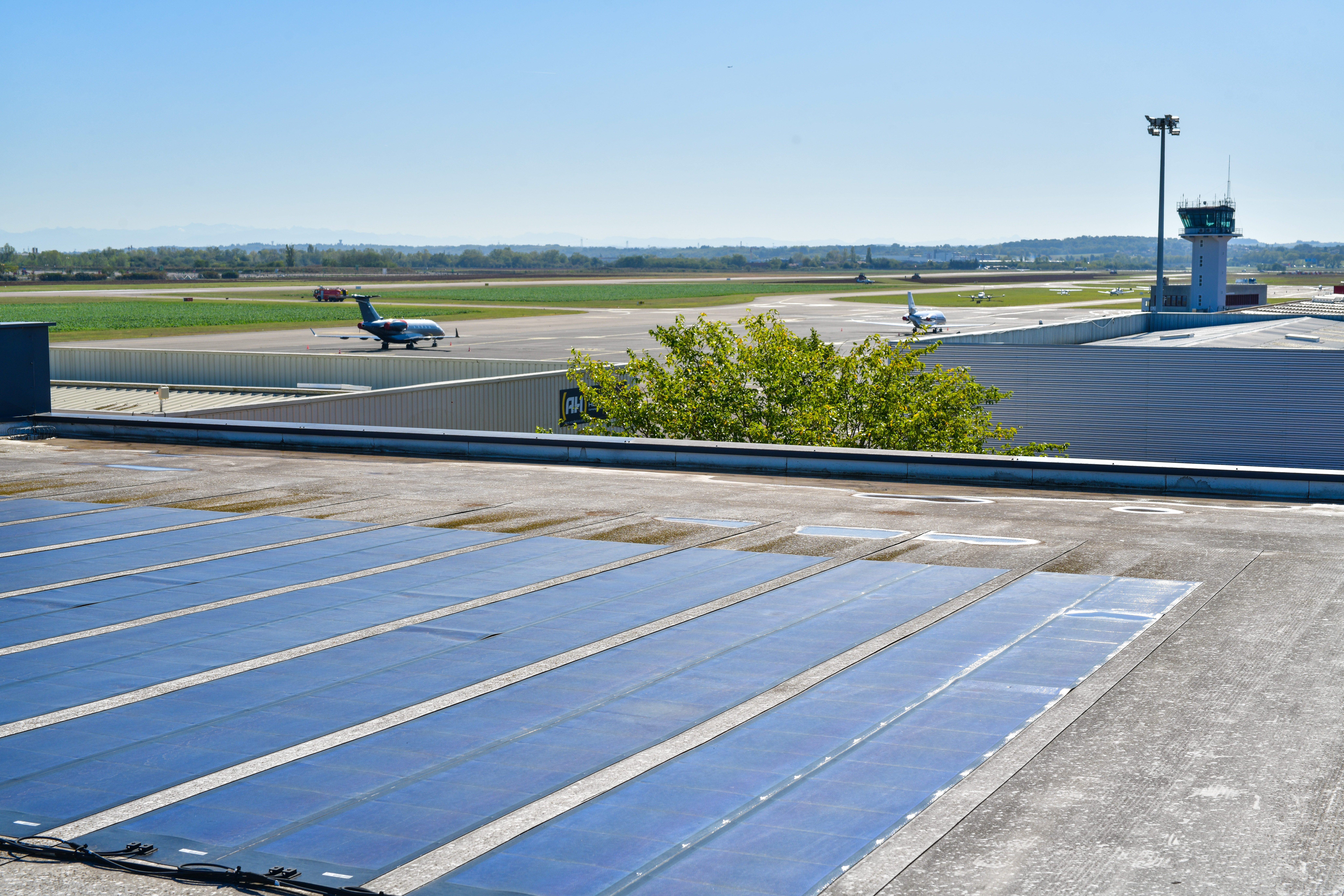 Panneaux photovoltaïques Lyon-Bron.jpg