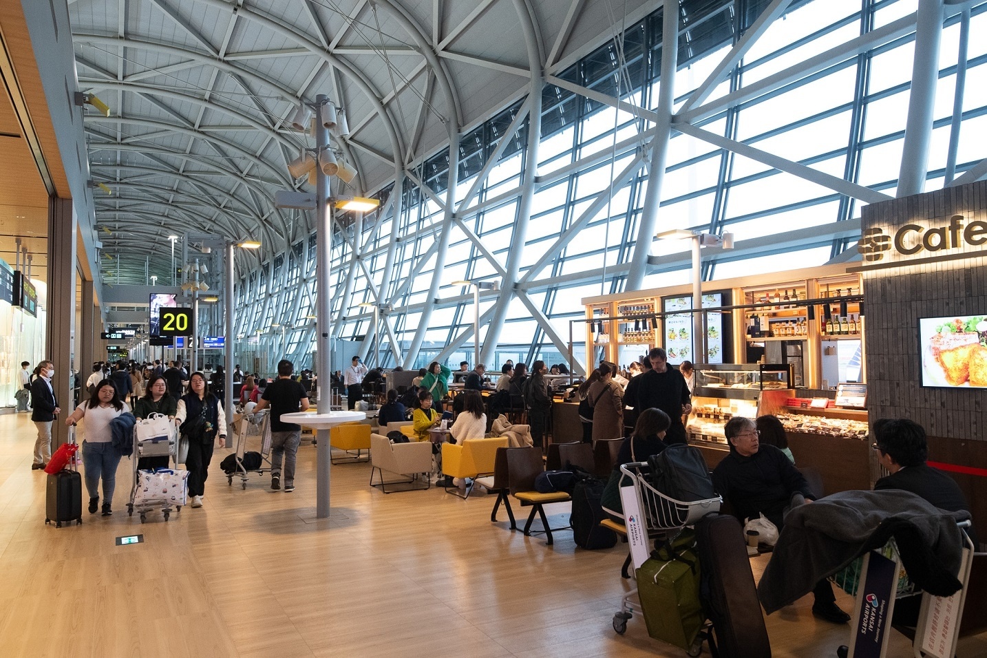 VINCI Airports_KIX T1 phase2 opening_terminal and cafés.jpg