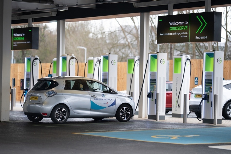 VINCI Airports_London Gatwick_electric vehicle charging station - Electric Forecourt®.jpg