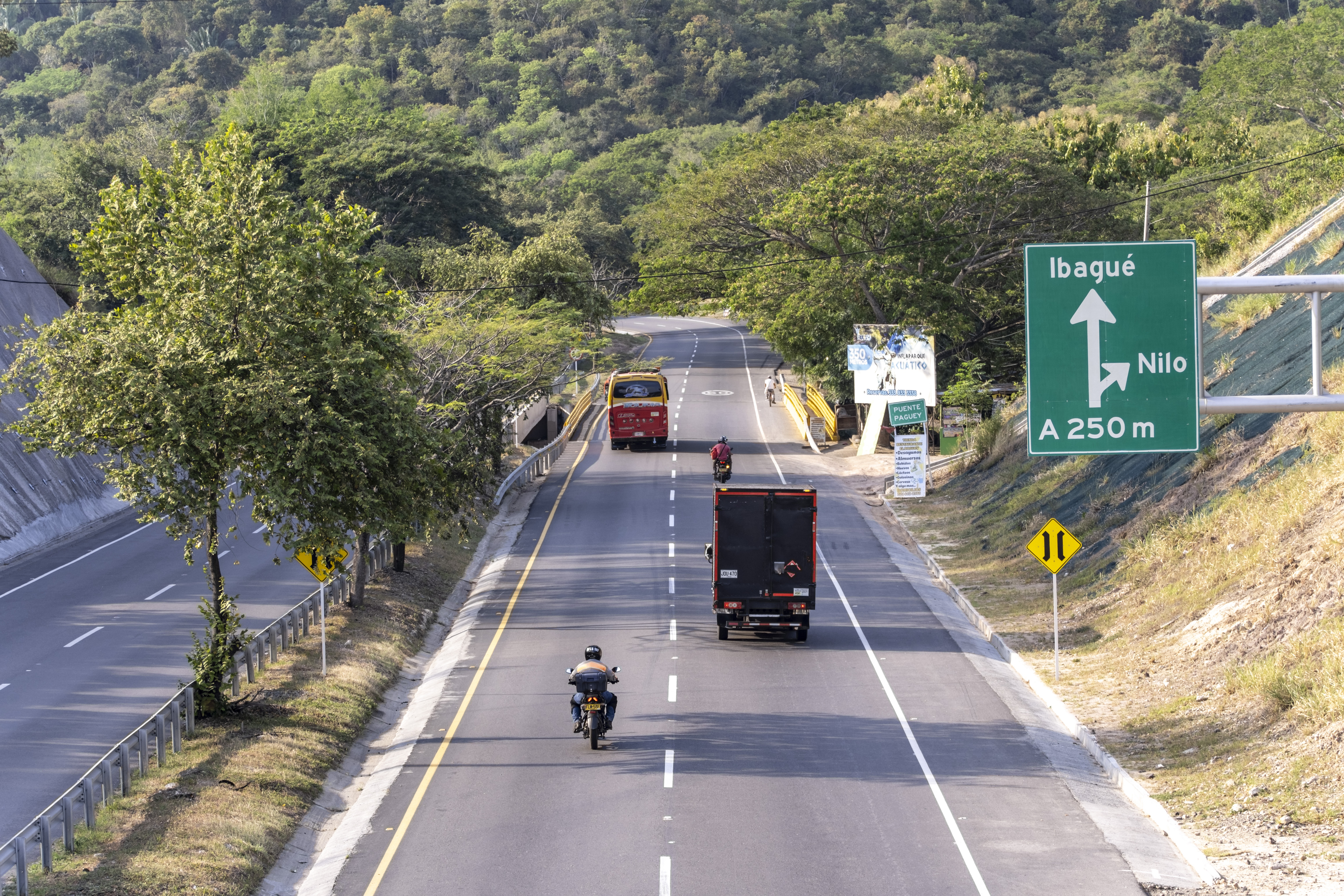 VEHÍCULOS TRANSITANDO-DSCF9884.JPG