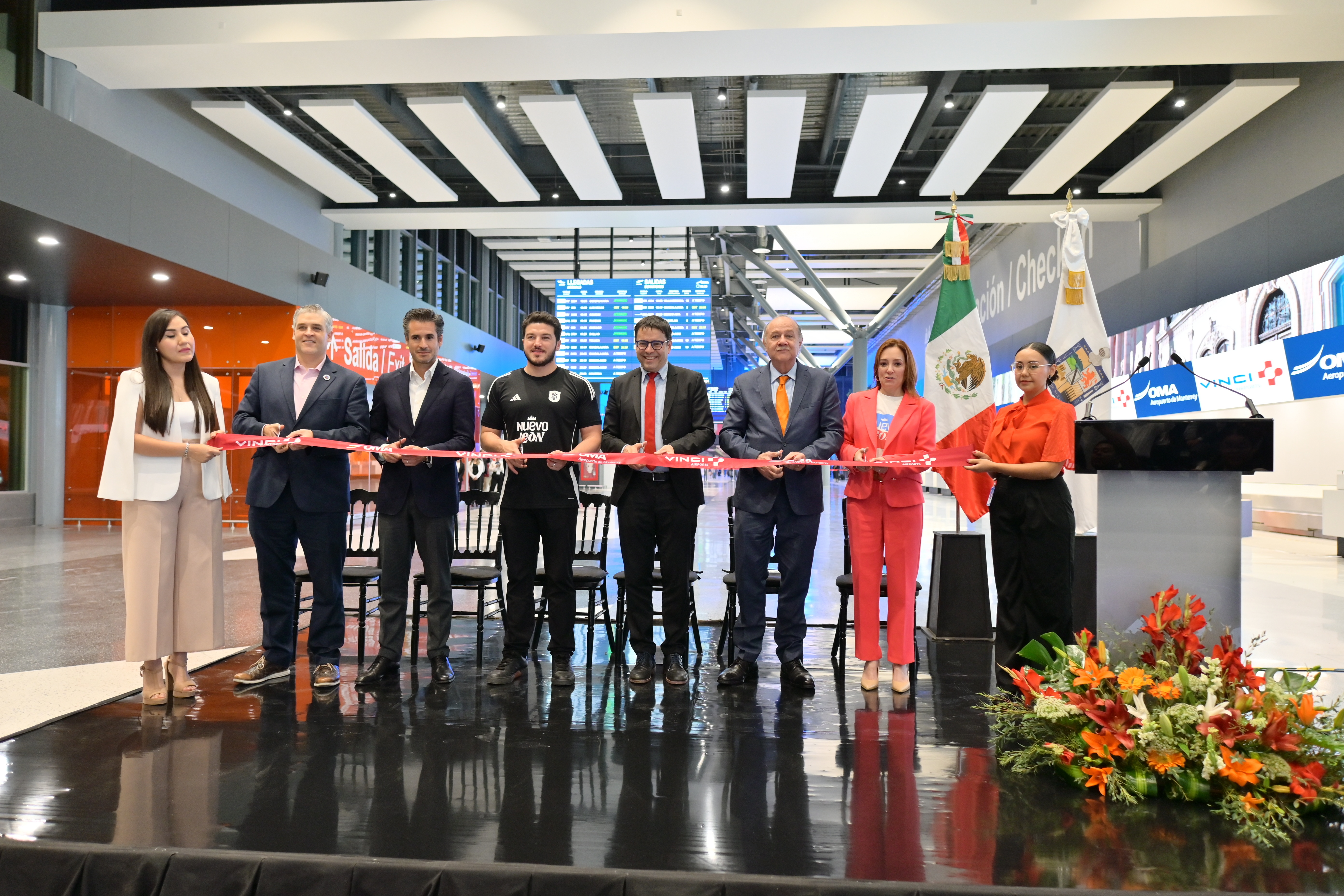 Inauguration of Monterrey international airport works.JPG