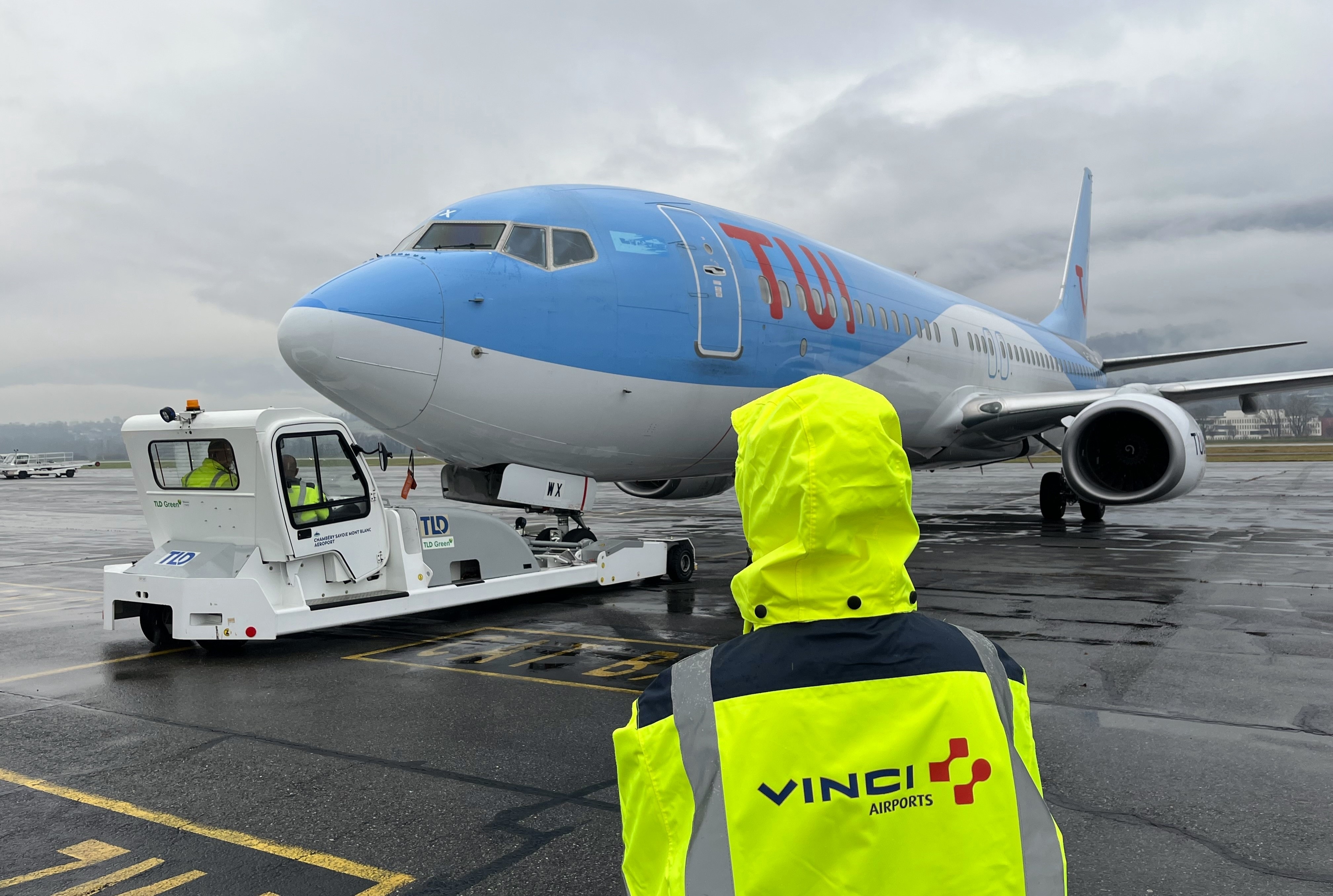 Aéroport Chambéry Savoie Mont Blanc_collaborateur VINCI Airports.JPG