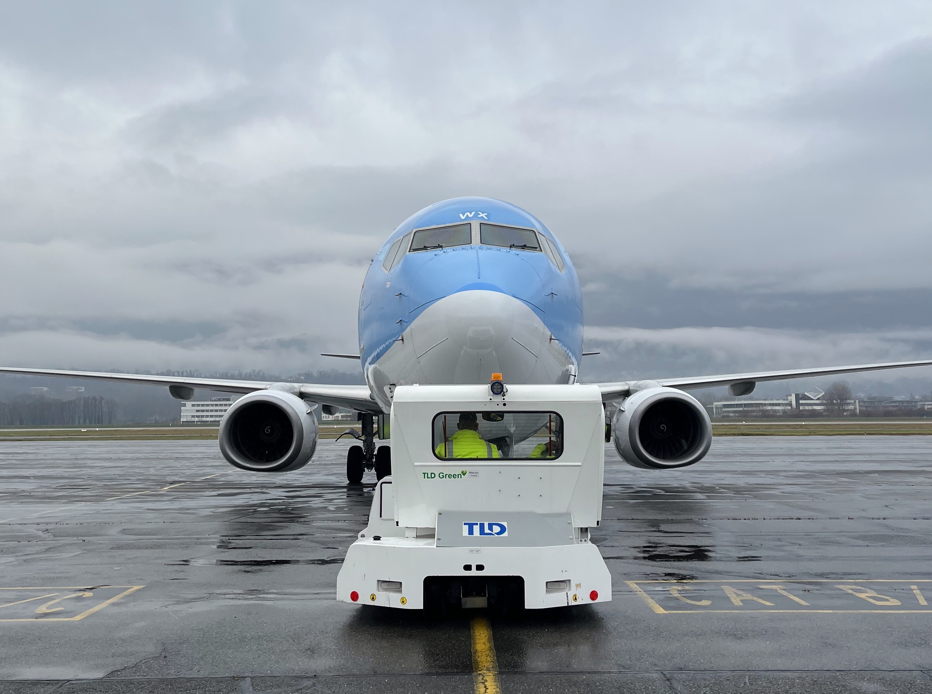 Aéroport Chambéry Savoie Mont Blanc_engin de repoussage électrique_VINCI Airports.JPG