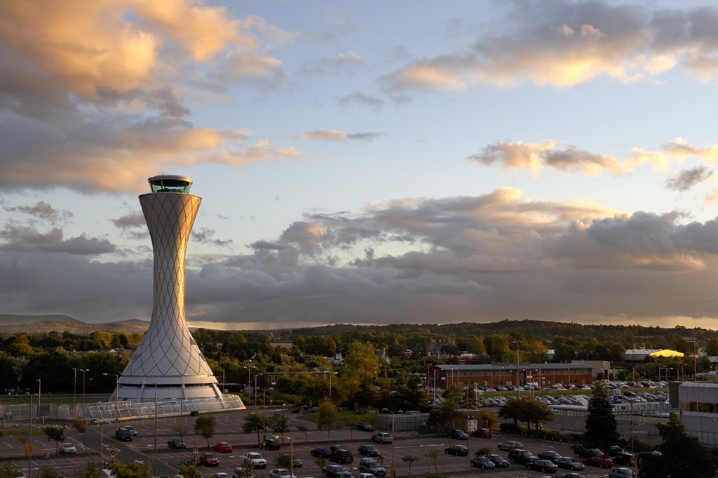 Tower and Pentlands_Edinburgh airport_VINCI Airports.jpg