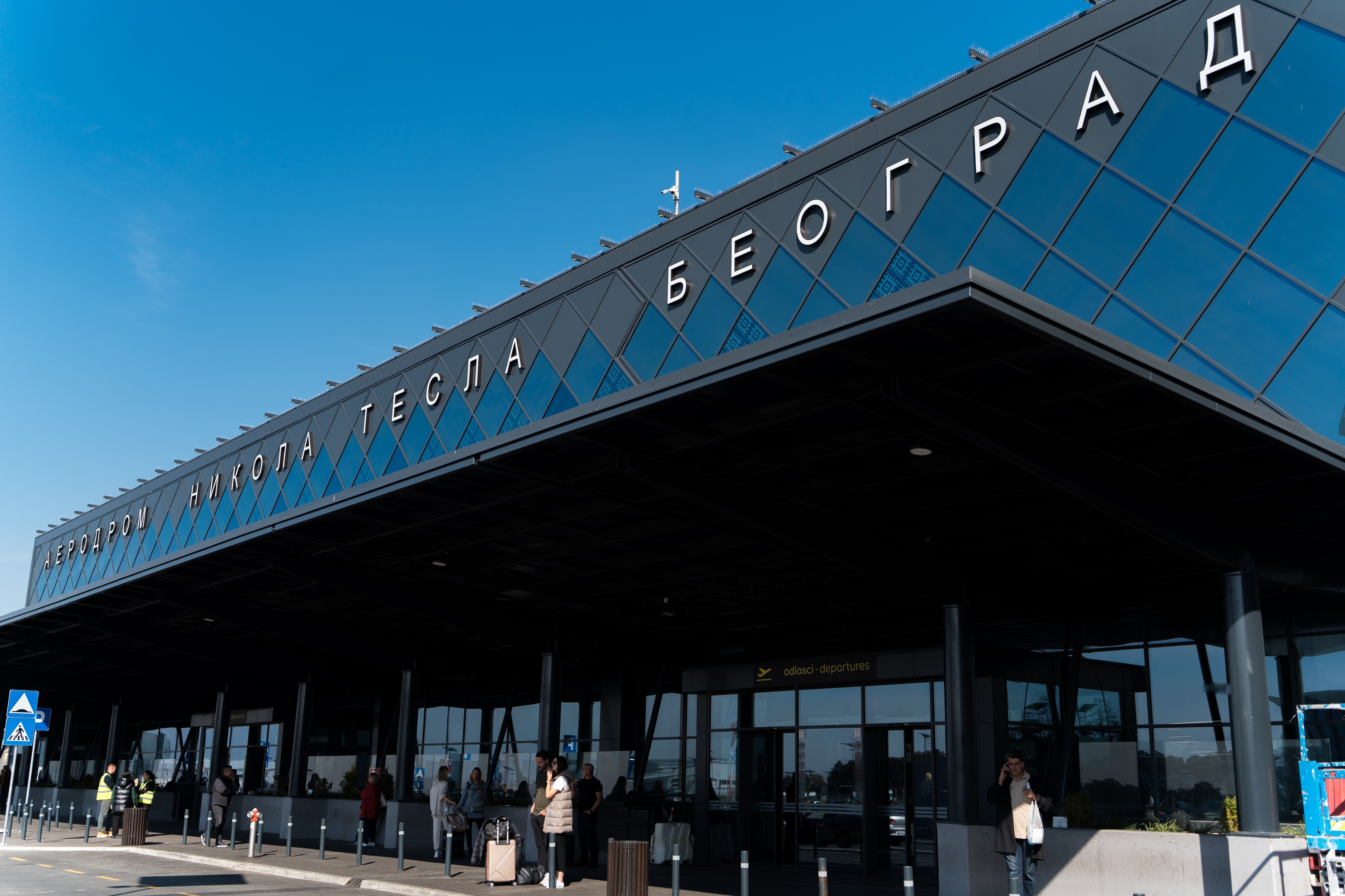 Belgrade airport exterior_VINCI Airports_photo Stefan Jovanovic.jpg